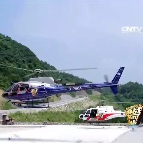 央视实录!天门山“人体飞毯”挑战不可能